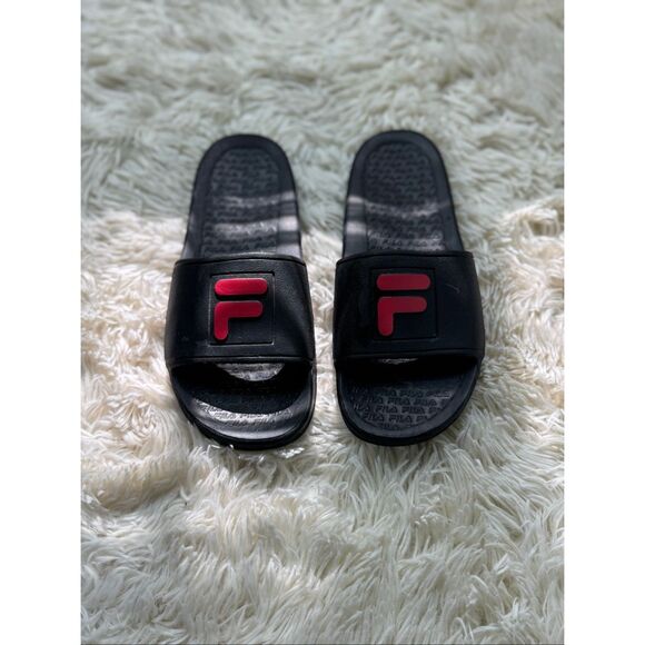 BNWOT Black FILA Slides Boys Youth Size 5 - Picture 1 of 7
